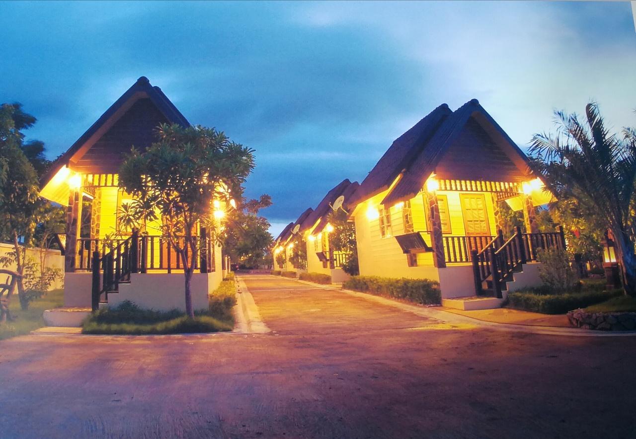 Prachuap Garden View Resort Прачуап-Кхірі-Кхан Екстер'єр фото